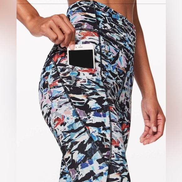 lululemon | size 4 Break Free Tight (25”) in Culture Clash Starlight Black - Picture 3 of 9